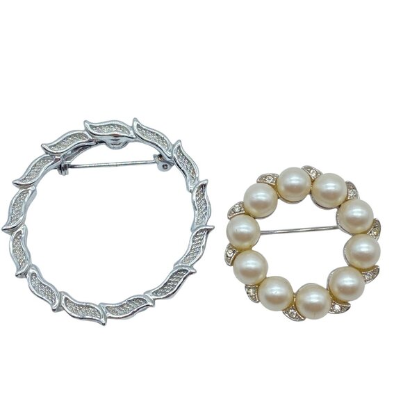 Vintage Circle Brooch Pair W/ Faux Pearl Rhinestone Silver Tone Gerry Set of 2 - Picture 1 of 10